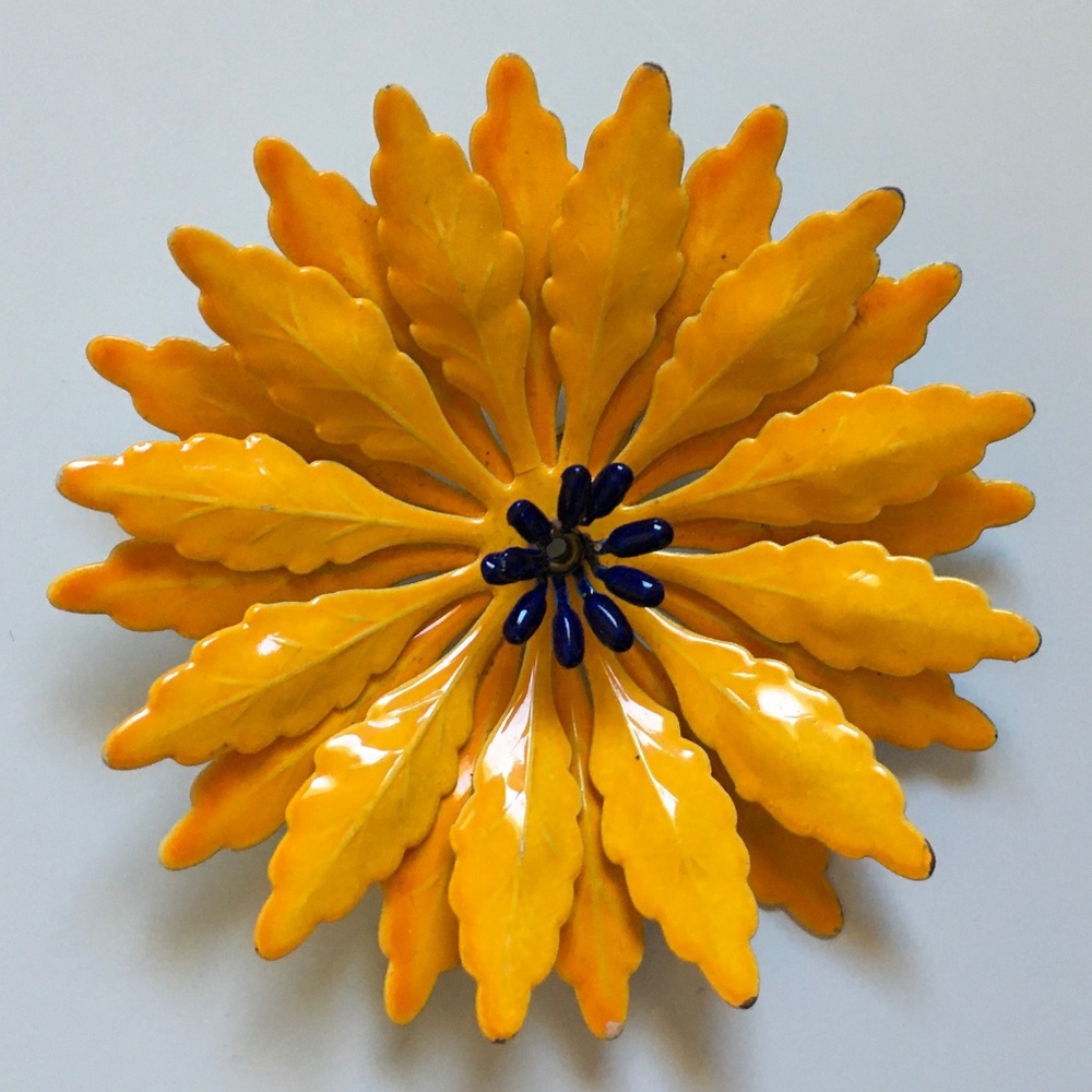 Vintage enamel yellow/orange pin/brooch